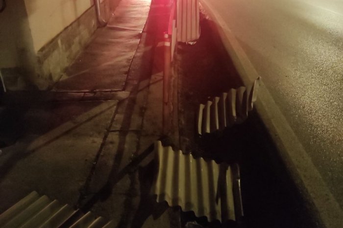 Ilustračný obrázok k článku Hrozivý pohľad na Solivare: Vodič zrámoval oplotenie, vyhýbal sa nezodpovednému šialencovi