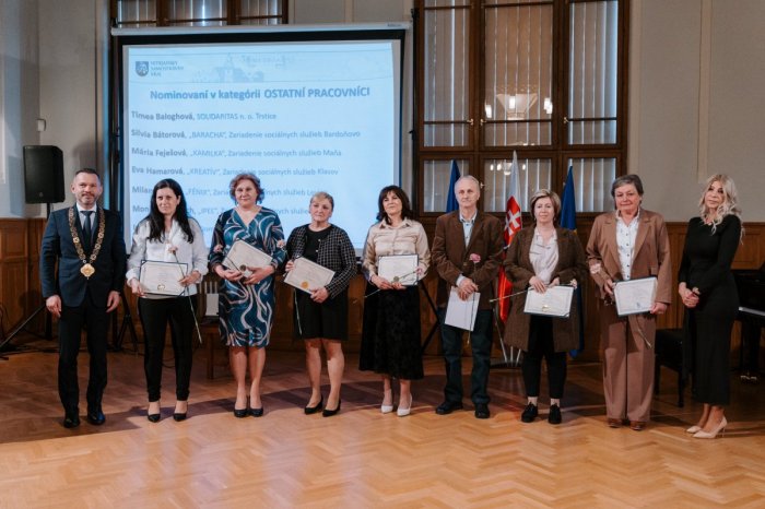 Ilustračný obrázok k článku Svoj život zasvätili pomoci druhým: Kraj udelil ocenenia Starostlivý ANJEL