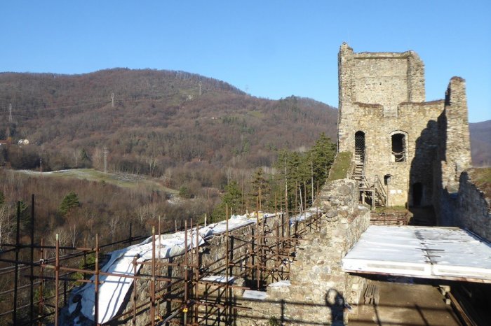 Ilustračný obrázok k článku OBNOVA slovenských hradov pokračuje! Tento rok sa dočká 34 pamiatok