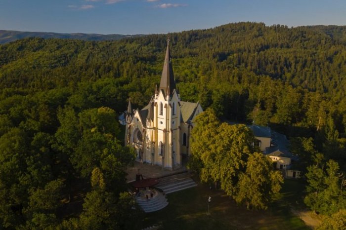 Ilustračný obrázok k článku Dobrá správa: Spoje na Mariánsku horu až na jednu výnimku premávajú aj tento rok