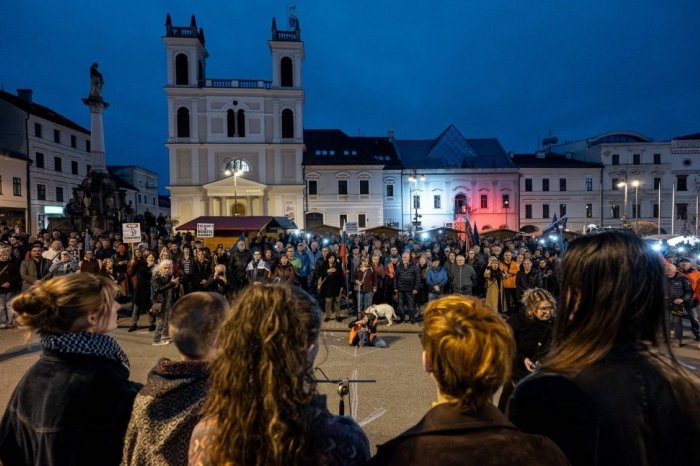 Ilustračný obrázok k článku Poznáme MENÁ rečníkov: Na PROTESTE vystúpia zástupcovia opozície aj kandidátka na primátorku