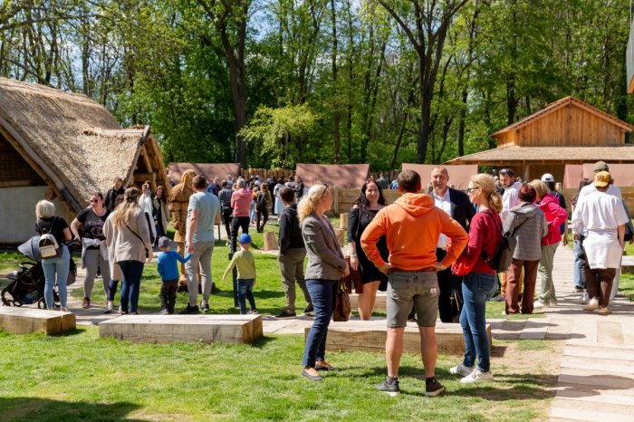 Ilustračný obrázok k článku Archeopark Cífer-Pác OTVÁRA sezónu! Novinkou bude mini ZOO