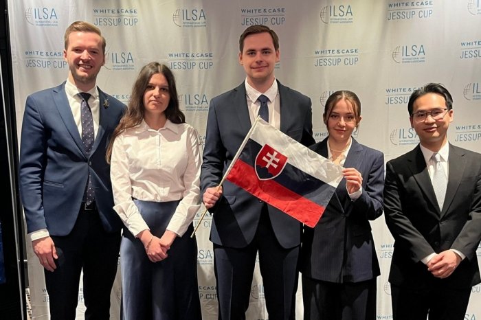 Ilustračný obrázok k článku Úspech na TOP súťaži: Študenti Právnickej fakulty Trnavskej univerzity medzi svetovou ELITOU