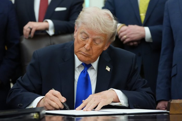 Ilustračný obrázok k článku Má Trump obavy o svoj život? Vanceovi nechal v pracovni TAJNÝ list!