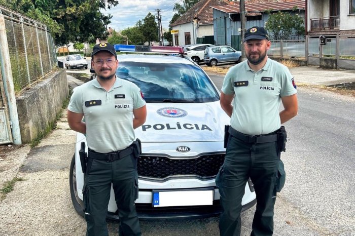 Ilustračný obrázok k článku Policajti si vyslúžili uznanie: Neváhali ani sekundu a pomohli pri ZÁCHRANE života