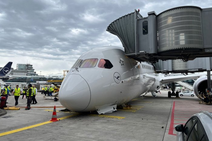 Ilustračný obrázok k článku ŠOK na letisku: Novému Boeingu z ničoho nič ZLYHAL podvozok! FOTO a VIDEO