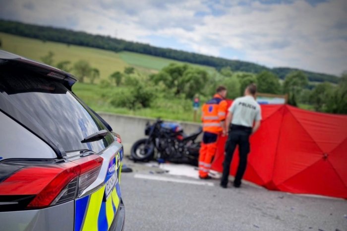 Ilustračný obrázok k článku HROZNÁ tragédia v smere na Radomu: Starší motocyklista neprežil zrážku s nákladiakom