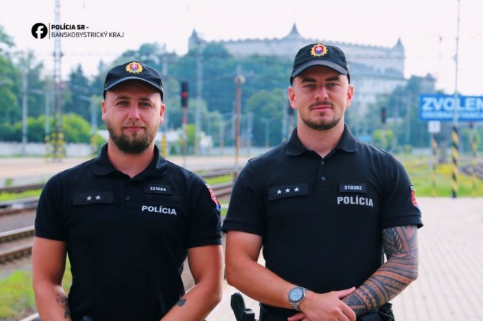Ilustračný obrázok k článku Turistka vyzdvihla ŠĽACHETNÝ čin policajta: Po skončení služby urobil ĽUDSKÉ gesto