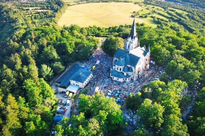 Ilustračný obrázok k článku Veľké dopravné obmedzenia: Blíži sa Mariánska púť v Levoči, na TOTO apeluje polícia