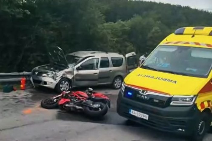 Ilustračný obrázok k článku VIDEO z miesta TRAGÉDIE: Motocyklista mal prejsť do protismeru, po zrážke ZOMREL