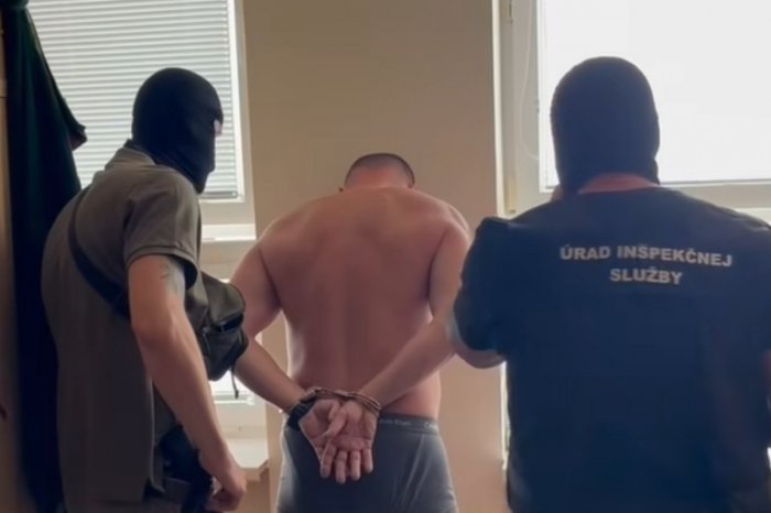 Ilustračný obrázok k článku ŠOK na Slovensku: Policajti vybavovali cudzincom vodičáky! Inkasovali za to TISÍCE eur