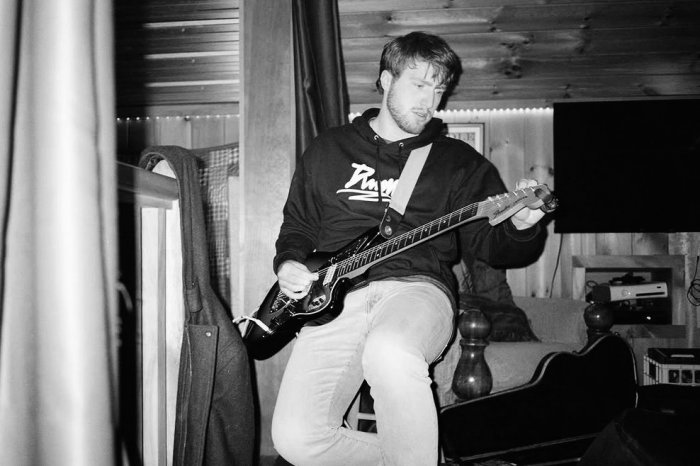 Ilustračný obrázok k článku Svet prišiel o ďalšieho speváka: Frontman (†27) kapely ZOMREL pri nehode na motorke