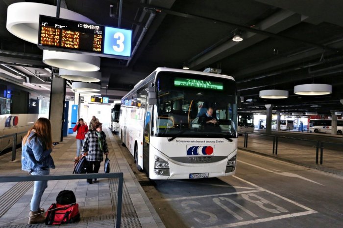 Ilustračný obrázok k článku KURIÓZNE príbehy z autobusov: Nechýbajú stratené PALACINKY či snaha prepraviť ZOSNULÉHO