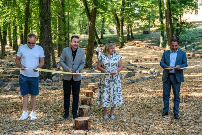Ilustračný obrázok k článku Nová ATRAKCIA v tieni stromov: V obľúbenom parku vyrástlo zážitkové BLUDISKO, FOTO
