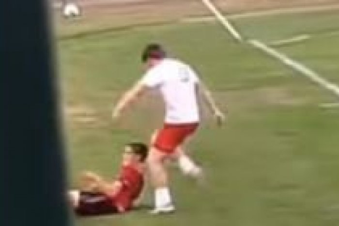 Ilustračný obrázok k článku DESIVÝ incident na futbalovom ihrisku: Mladík kopal a udieral protihráča do hlavy, VIDEO