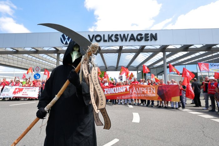 Ilustračný obrázok k článku Napätie vo Volkswagene rastie! Odbory sa pripravujú na KONFLIKT s vedením