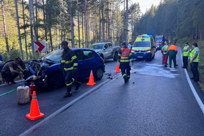 Ilustračný obrázok k článku HROZIVÝ moment na ceste: Auto po ŠMYKU prešlo do protismeru, prišla ČELNÁ zrážka, FOTO