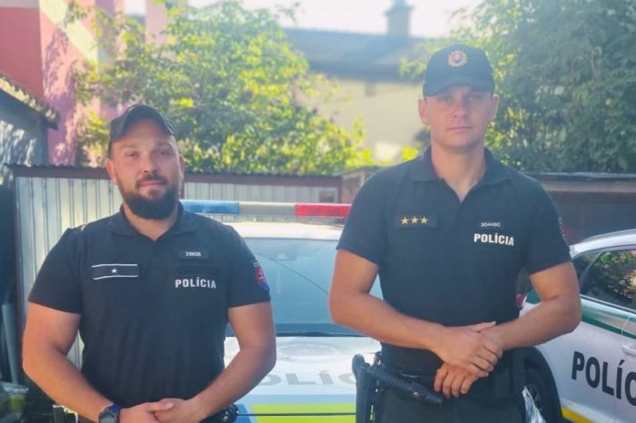 Ilustračný obrázok k článku NEČAKANÉ stretnutie policajtov so ŠKOLÁKOM pri ceste: Napokon sa z toho vykľula MILÁ príhoda