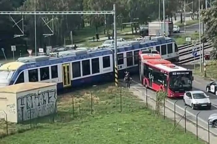 Ilustračný obrázok k článku DRÁMA v Bratislave: ZRAZIL sa tam vlak s autobusom!