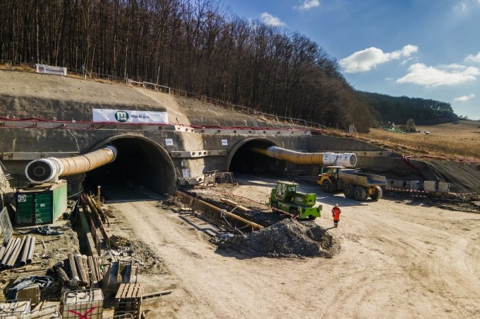 Ilustračný obrázok k článku Tunel Okruhliak prelomil ďalšiu hranicu! Razenie jednej z rúr je definitívne za nami
