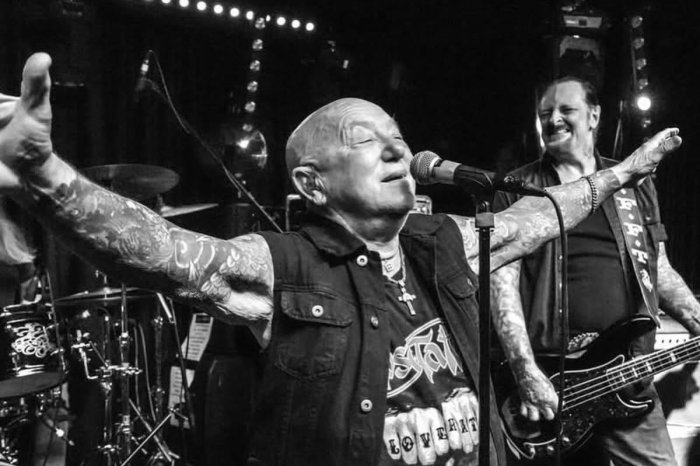 Ilustračný obrázok k článku ZOMRELA rocková legenda: Spevákovi (†79) sa počas turné ZASTAVILO srdce