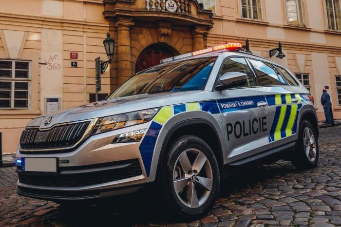 Ilustračný obrázok k článku HOROR v Prahe: Policajné auto ZRAZILO mladú chodkyňu! Dievča je vo VÁŽNOM stave