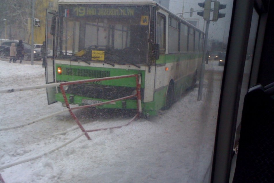 Autobus vs Neupravene cesty