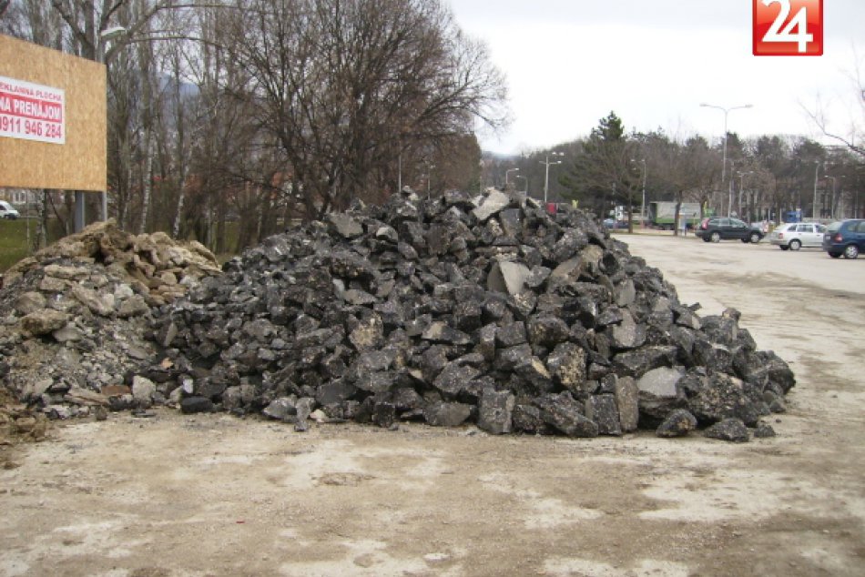 V meste sa komplikuje doprava