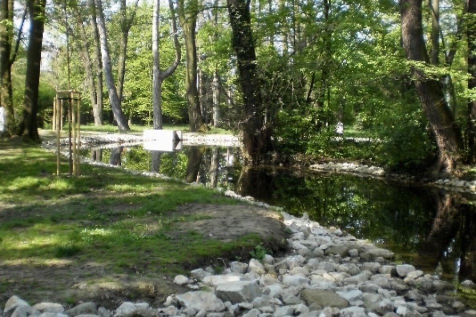 PEZINOK_KASTIEL_ZAHRADA