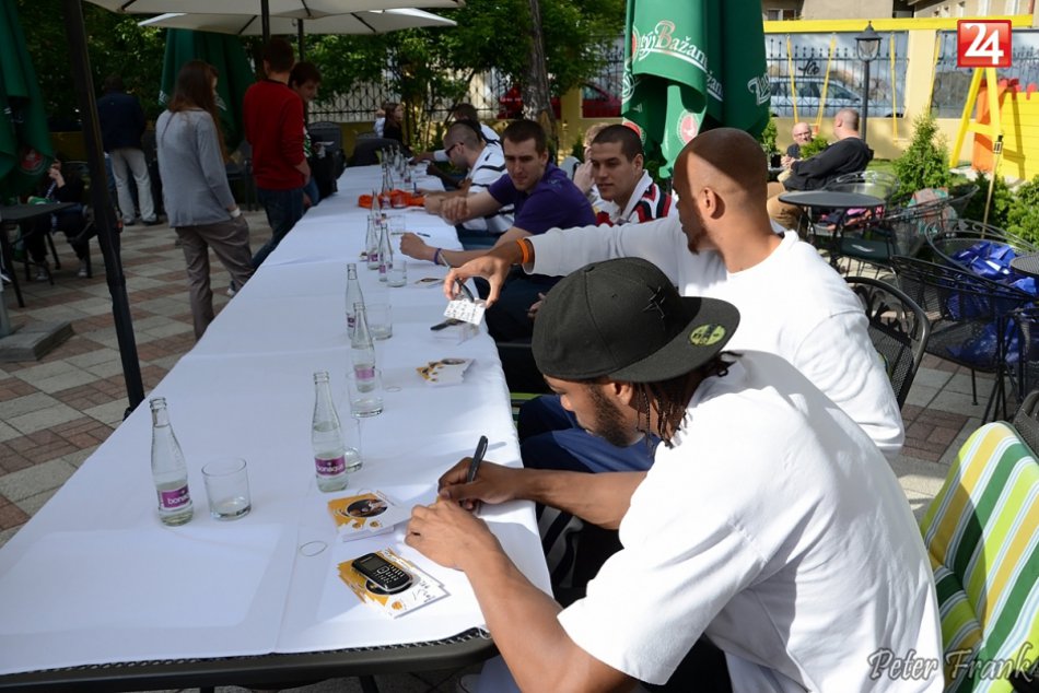 autogramiada basketbalistov