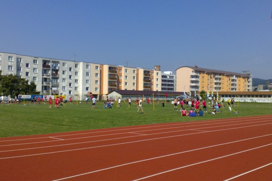 mladi volejbalisti na turnaji