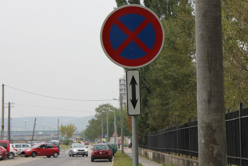 Parkovanie pri poliklinike