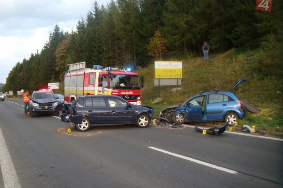 Nehoda za Kežmarkom. Cestu uzavreli na dve hodiny
