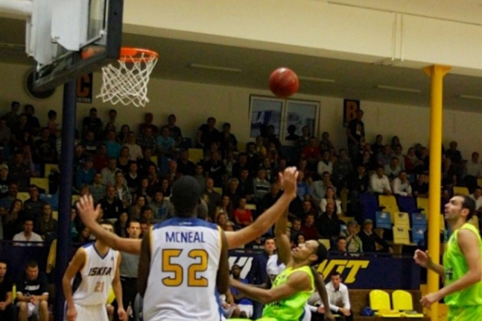 BK Iskra Svit - Astrum Levice 64:81