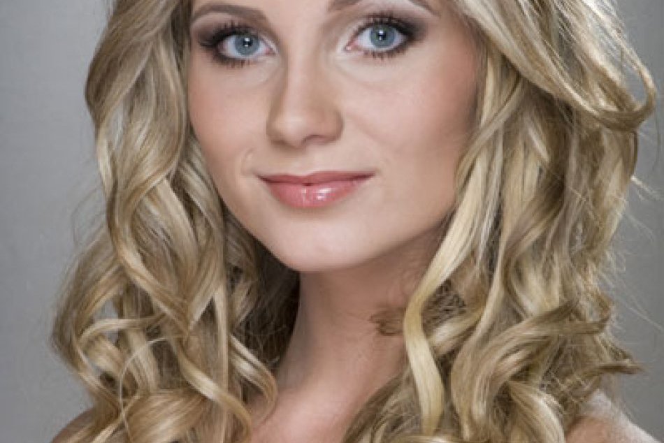 Hlasujte za Miss Internet. Môžete vyhrať víkend v hoteli