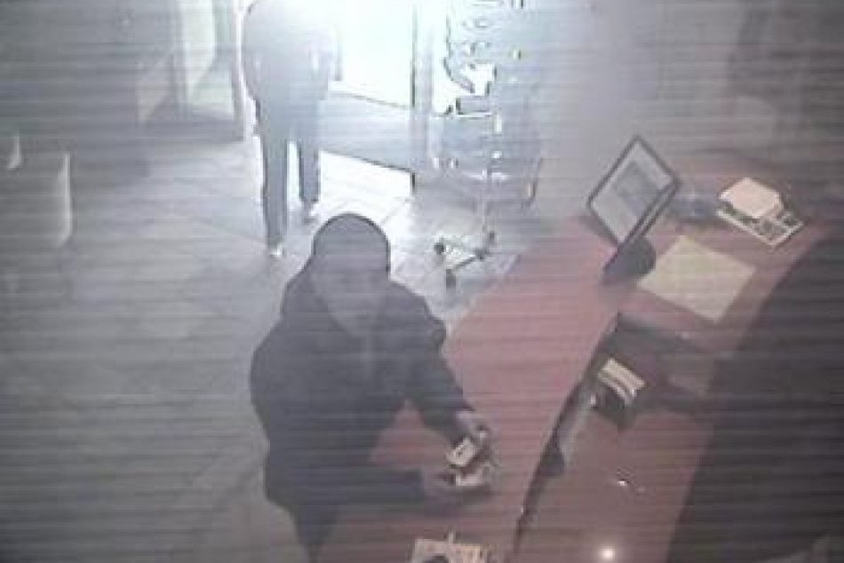 Krádež v priamom prenose: Dvaja falošní hostia