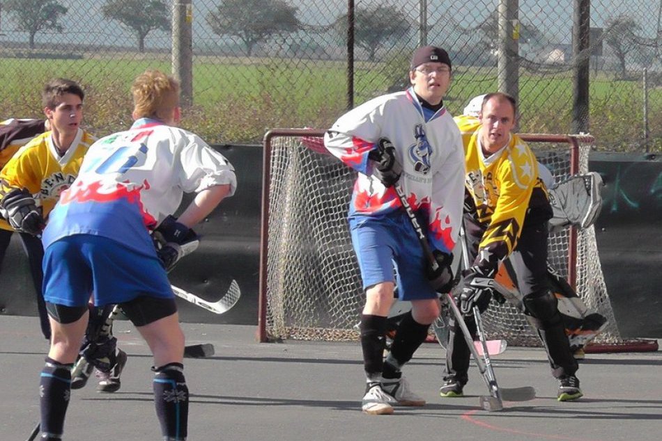 Hokejbalová sezóna je v plnom prúde