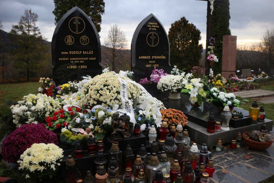 Nápis na hrobe Mons. Rudolfa Baláža