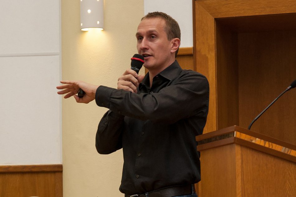 Známy analytik Ižip študentom: Škola vás všetko nenaučí...