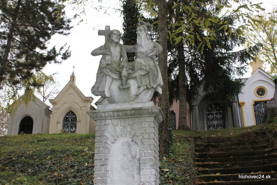 Hlohovec bude mať väčší cintorín: Starý kapacitne nestačí