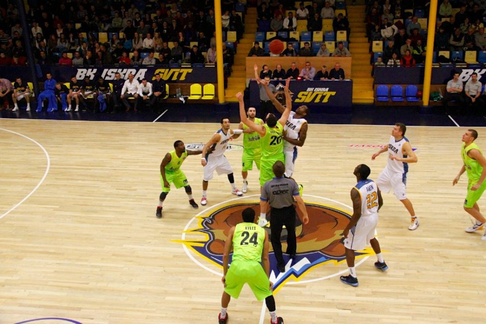 BK Iskra Svit - Astrum Levice 65:69