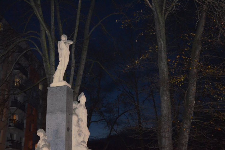 Na Námestí Slobody horeli sviece na výročie Nežnej revolúcie