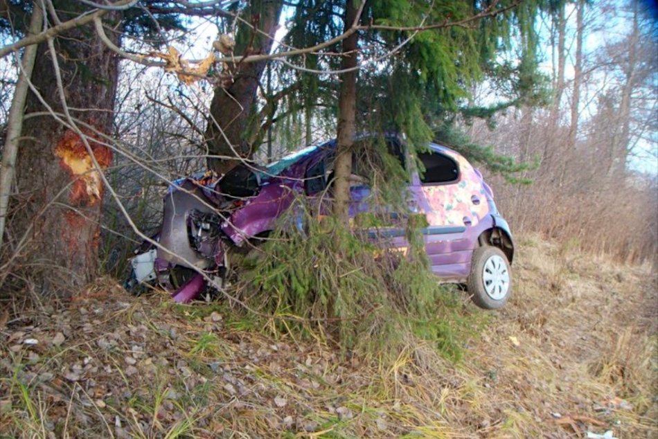 Ráno sa šmýka. Cez víkend sa o tom presvedčilo niekoľko vodičov