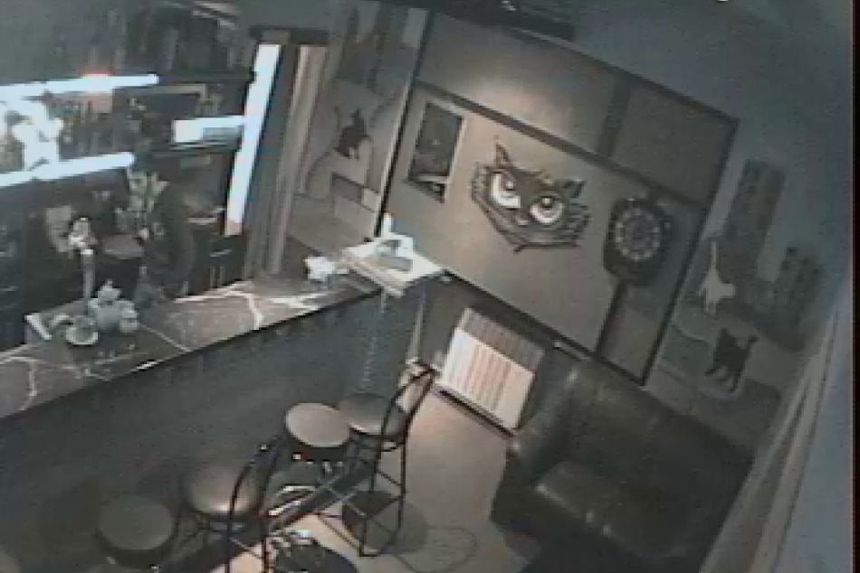 Takto okradli barmanku. Spoza baru jej vzali 640 €