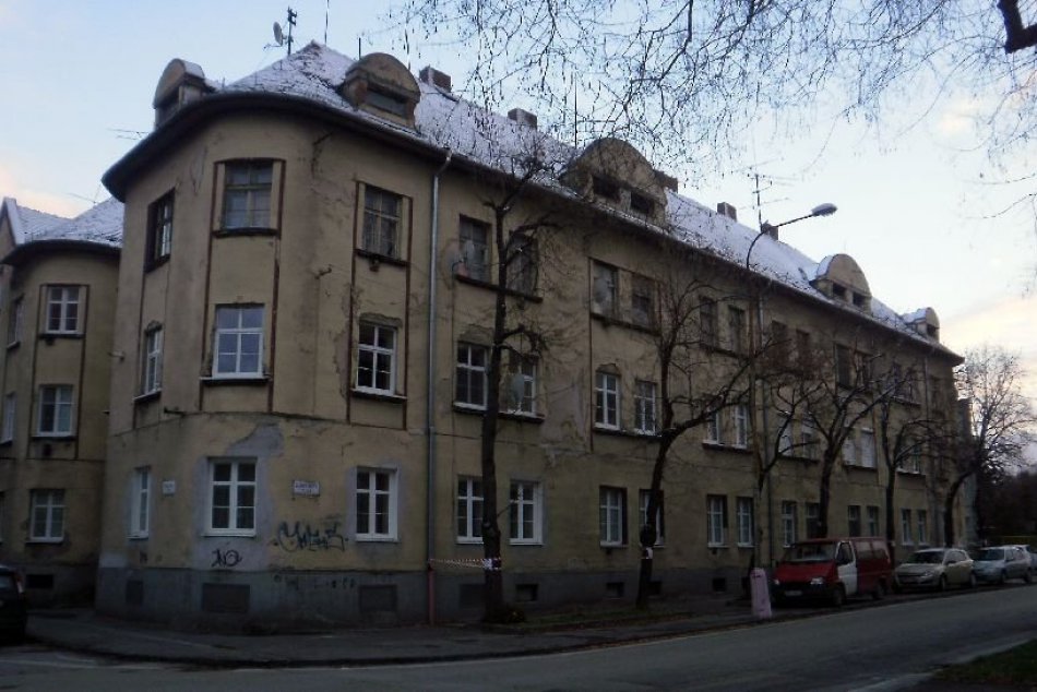 Nebezpečné škridly - Bernolákova