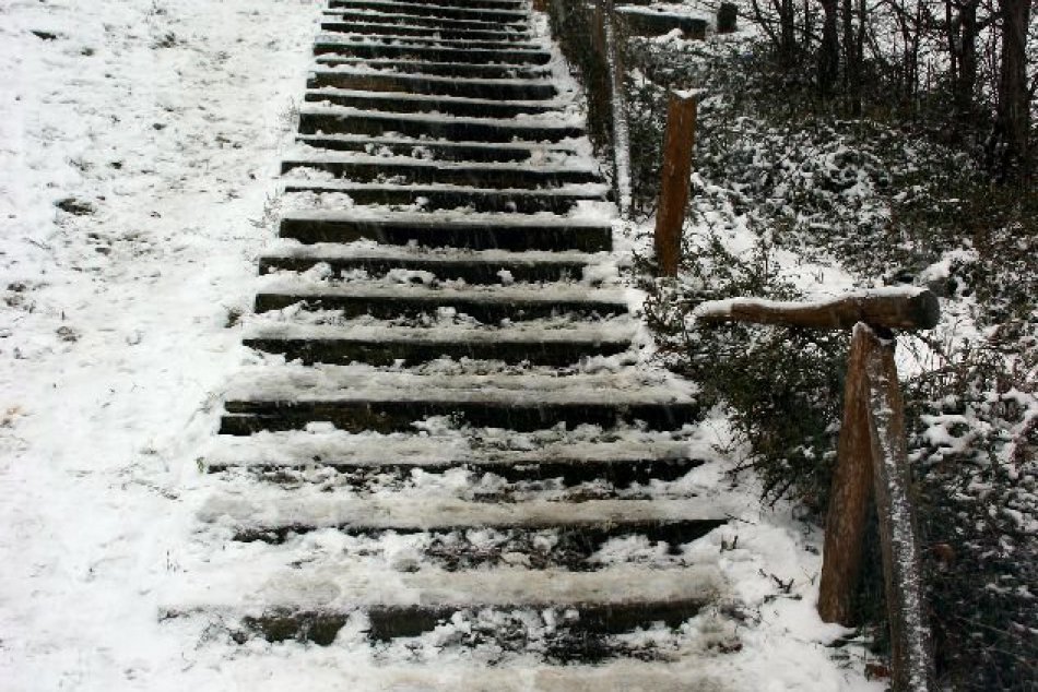 Opravené schody na Petzvalovej
