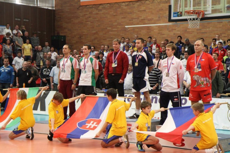 Slovenskí nohejbalisti trojnásobne zlatí