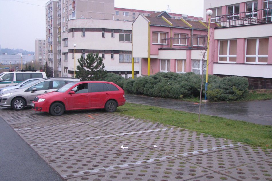 Narazili ste niekomu do auta? Neodchádzajte, môže vás to výjsť draho