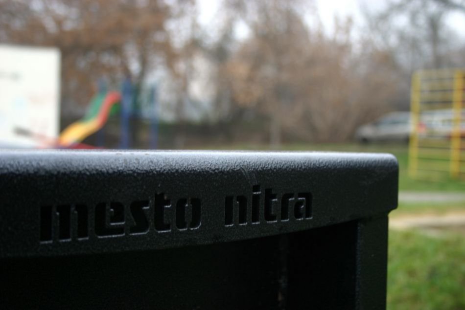 Mesto osadí stovku lavičiek