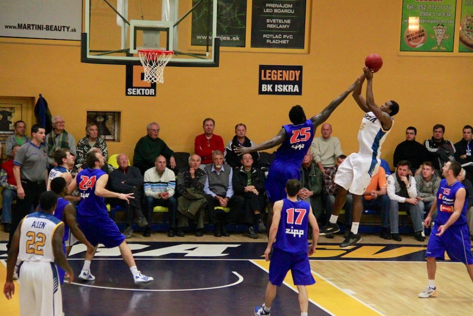 Svitu chýba pohoda. Nedokáže premieňať šance